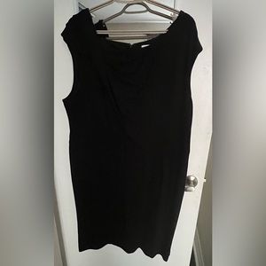 Short sleeve and ruched black dress. Perfect for work.